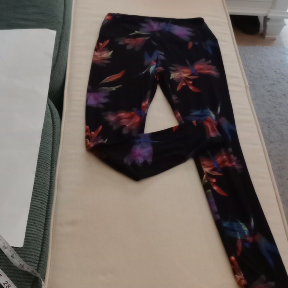 Super soft dragonfly leggings size small